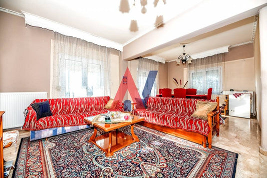 Продавам апартамент на 1-ви етаж 101кв.м Arethousa Perichora Солун 