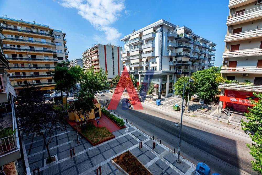 Продавам апартамент на 2-ри етаж 152кв.м. Faliro Center Thessaloniki 