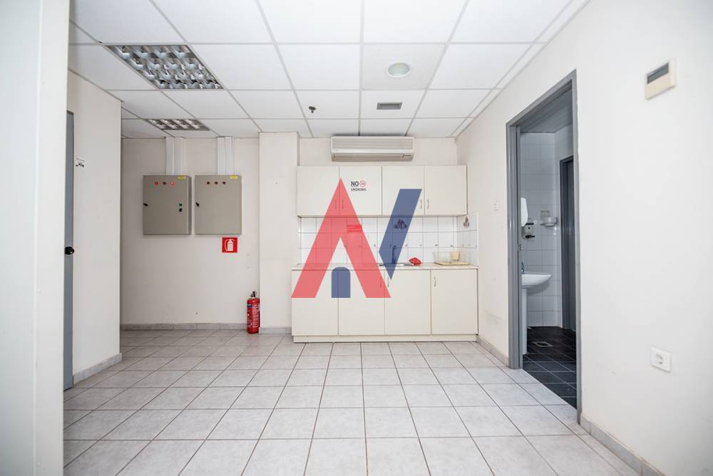 For rent ground floor Building 1.500 sq m Oreokastro Thessaloniki 