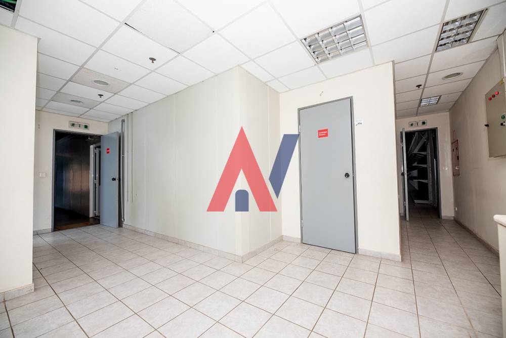 For rent ground floor Building 1.500 sq m Oreokastro Thessaloniki 