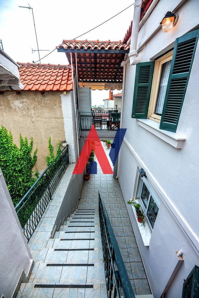 For sale 2 level Detached House 110 sq.m. Upper Town Thessaloniki 