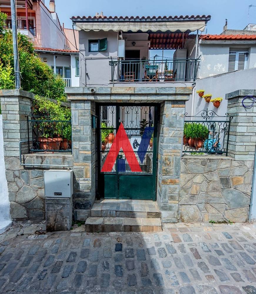 For sale 2 level Detached House 110 sq.m. Upper Town Thessaloniki 