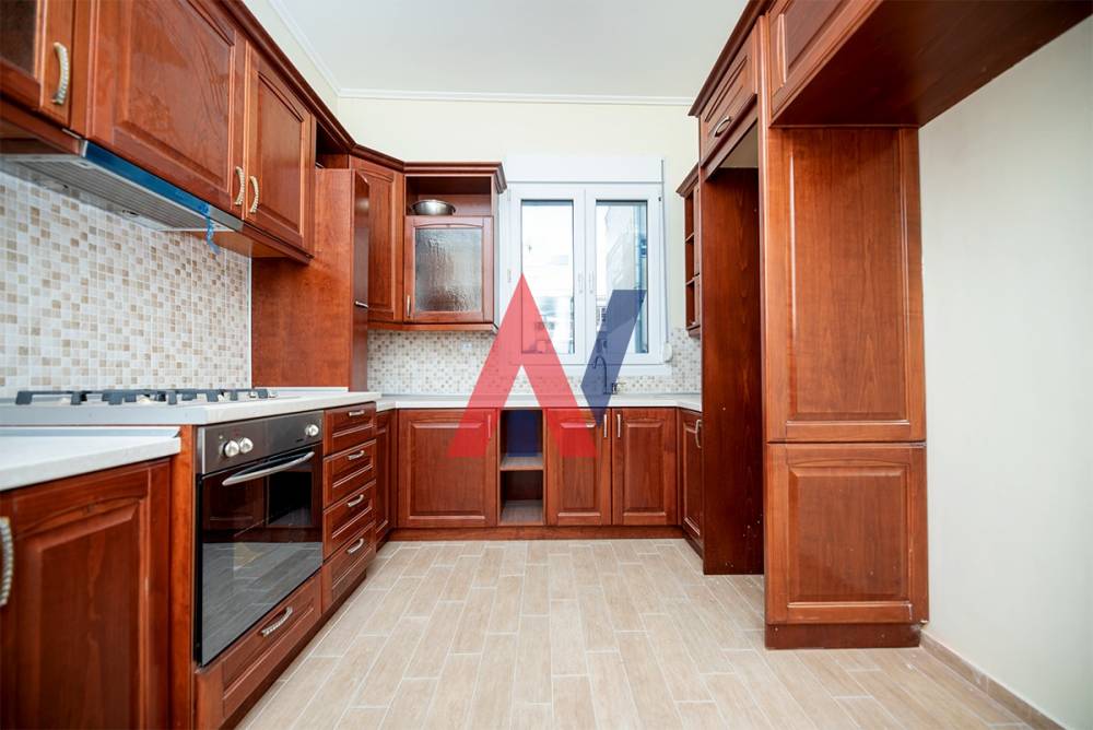 For sale 3rd floor Apartment 135 sq.m. Philippou Center Thessaloniki 