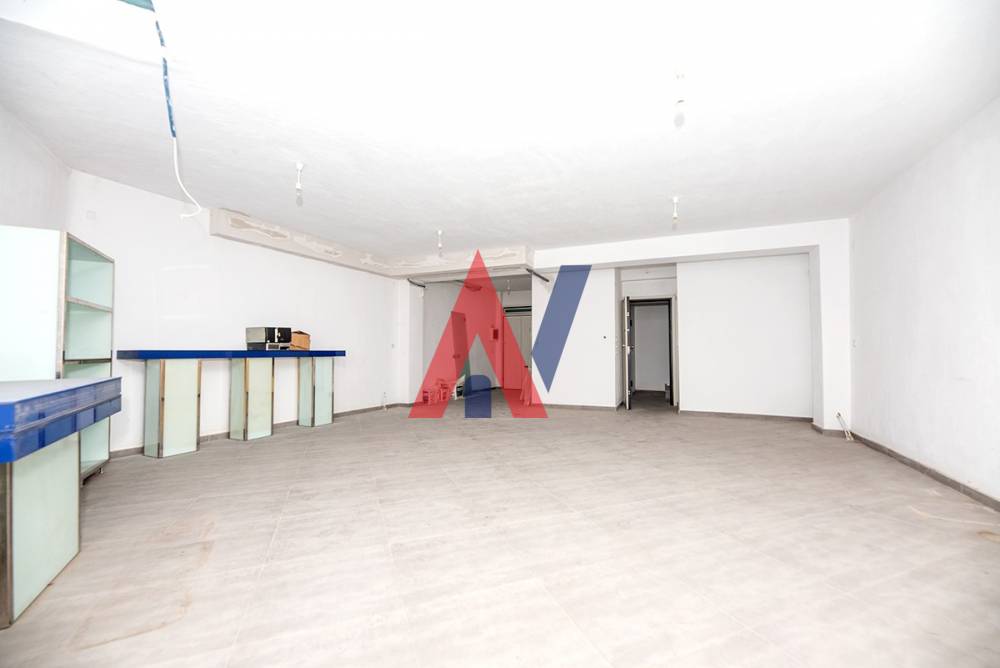 For rent 4 levels Shop 240 sq m Lagada Stavroupoli Thessaloniki 