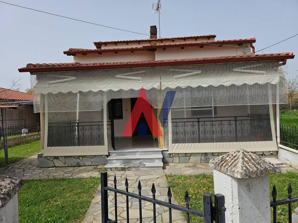 Продавам Самостоятелна къща на 2 нива 100 кв.м. Xirovrisi Kilkis Северна Гърция 