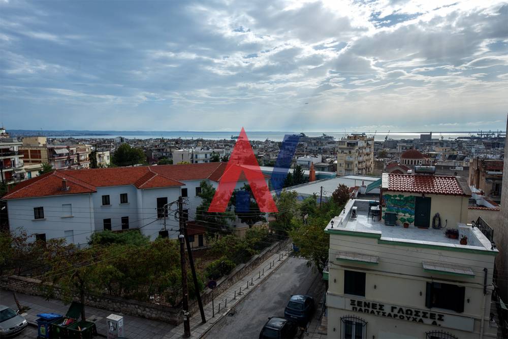 За продажба 3-ти етаж Апартамент 103кв.м Panagia Faneromeni Sykies Солун