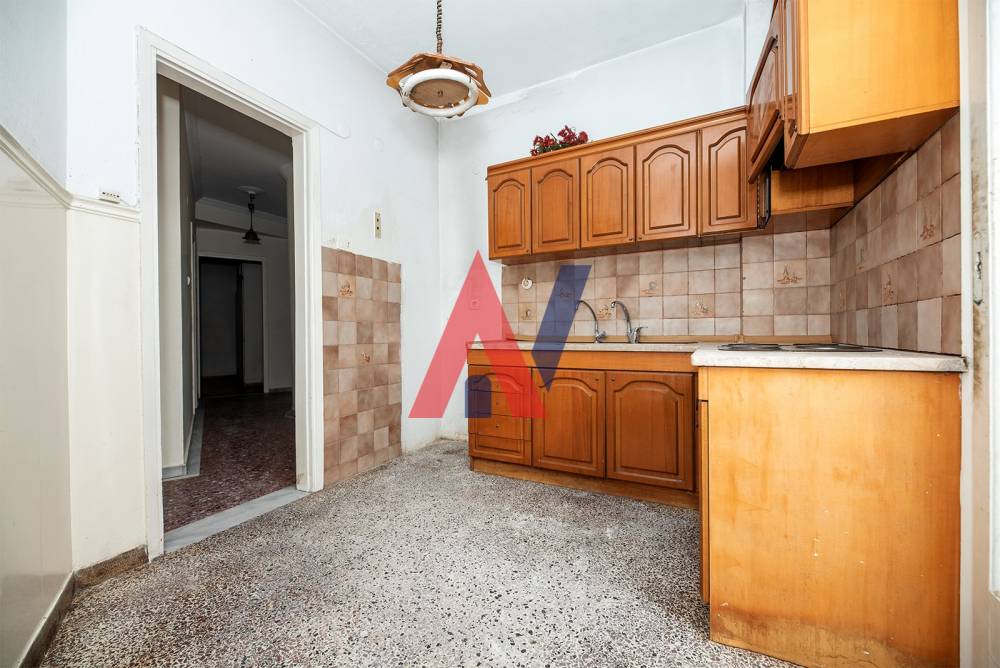 За продажба 3-ти етаж Апартамент 103кв.м Panagia Faneromeni Sykies Солун