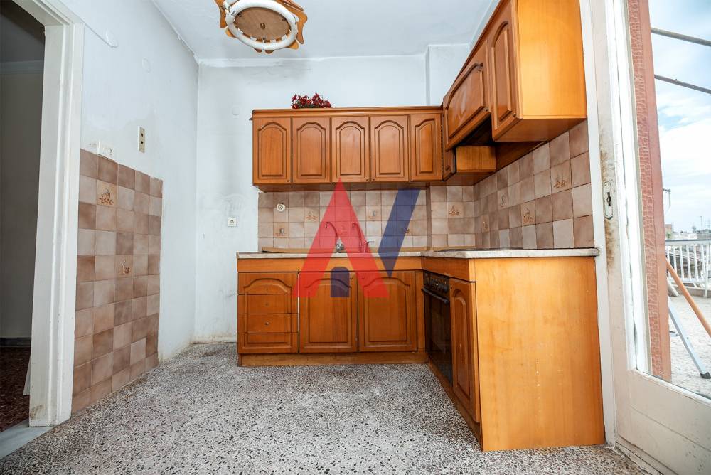 За продажба 3-ти етаж Апартамент 103кв.м Panagia Faneromeni Sykies Солун