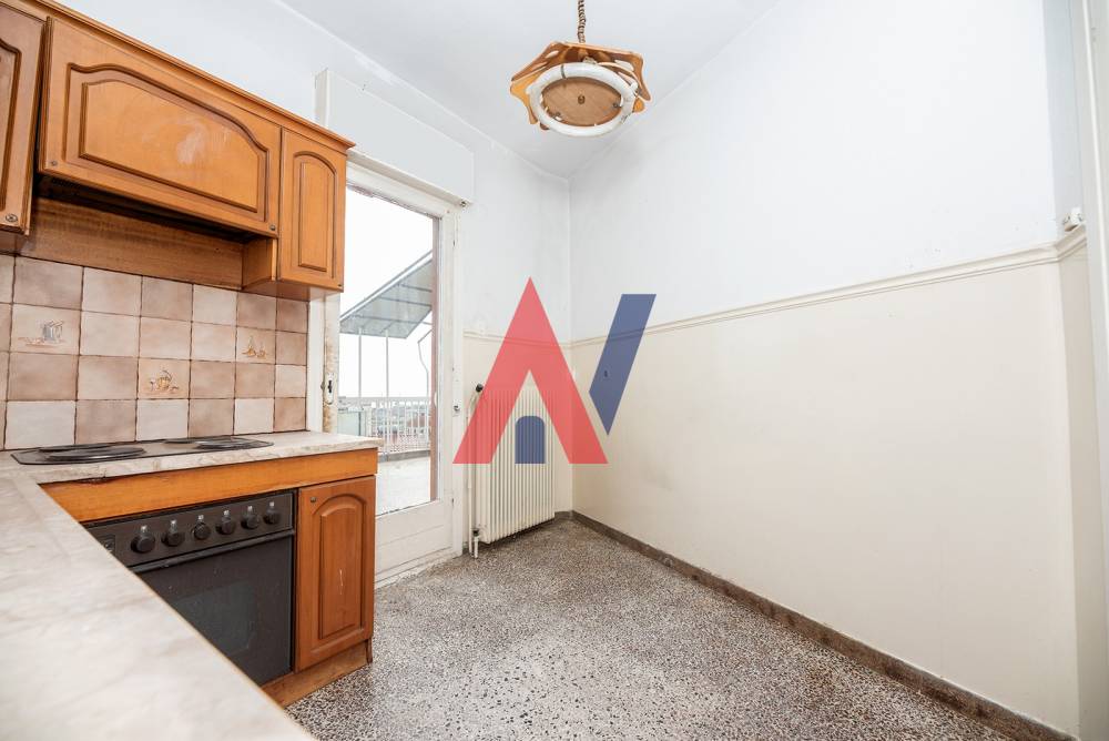 За продажба 3-ти етаж Апартамент 103кв.м Panagia Faneromeni Sykies Солун