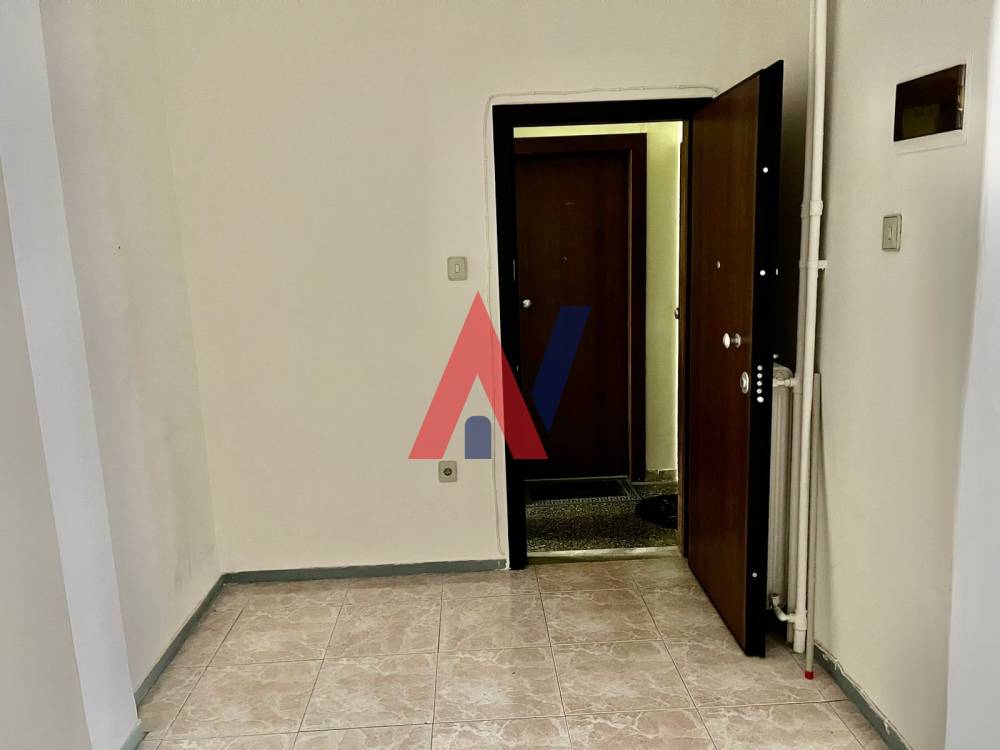 For sale 1st floor Office 272sqm Mitropoleos Center Thessaloniki 