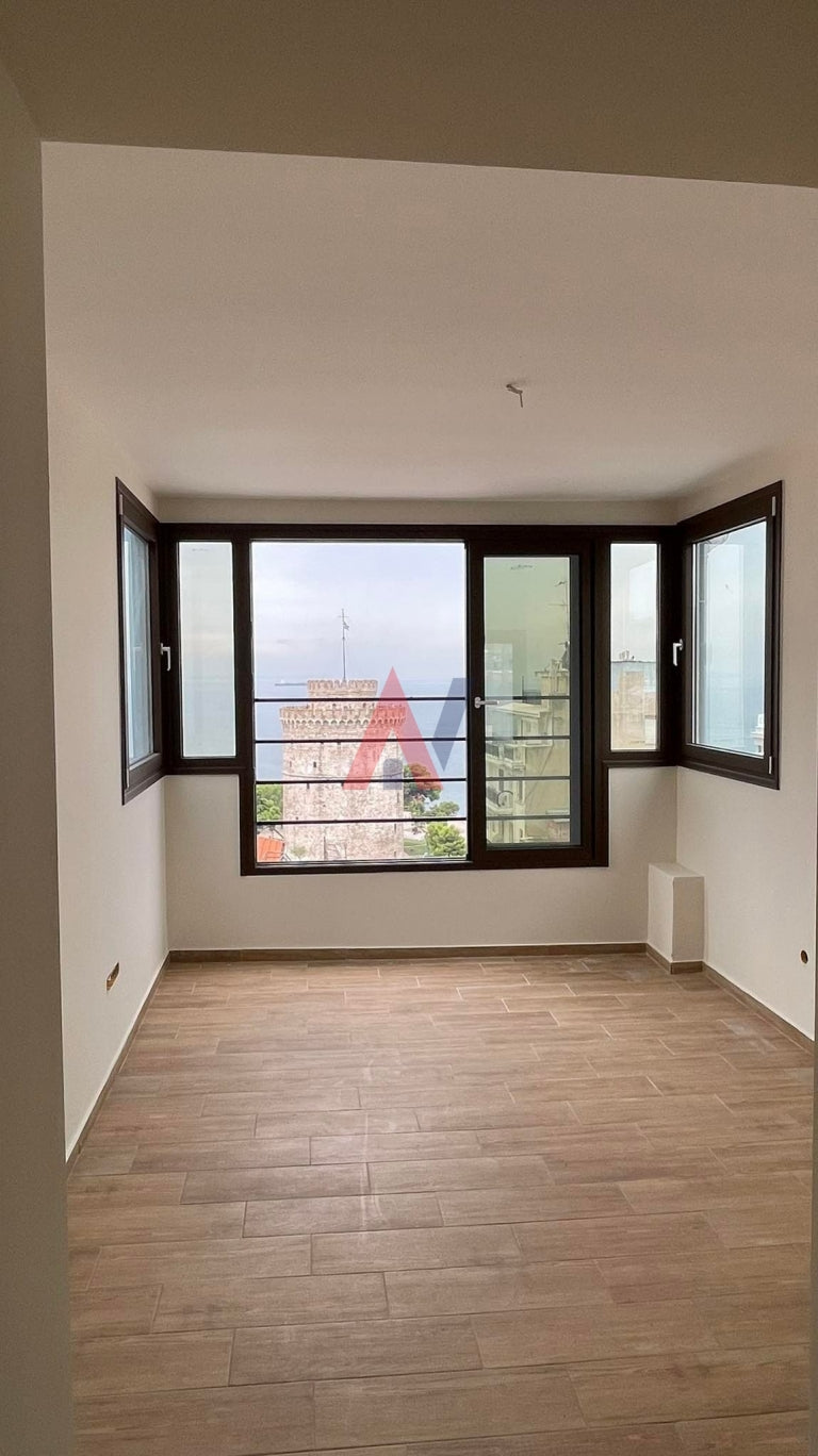 For sale 8th floor Apartment 160sqm Mitropoleos Center Thessaloniki