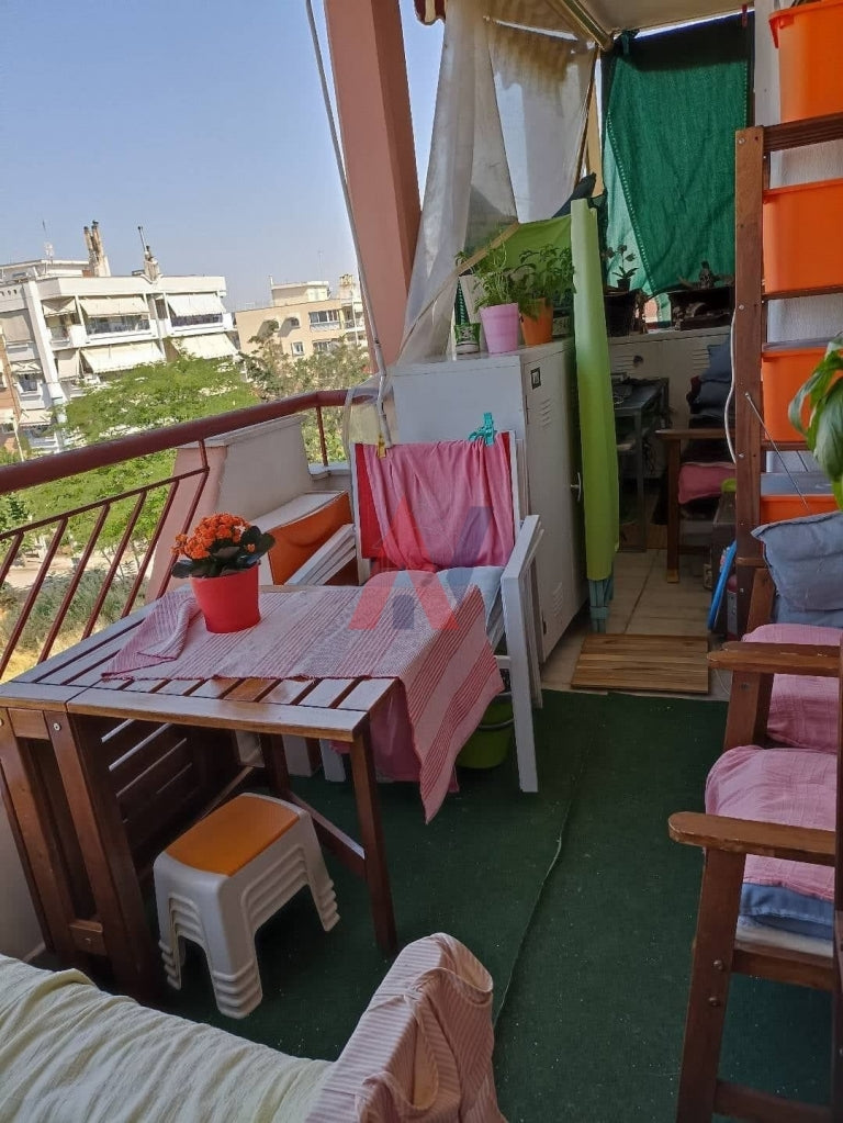 Продава се апартамент на 3-ти етаж 88кв.м. Allatini East Thessaloniki